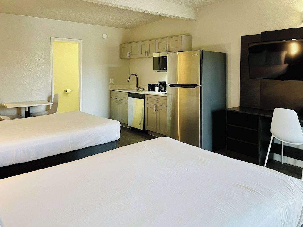 Standard Suite, 2 Double Beds, Non Smoking, Kitchen