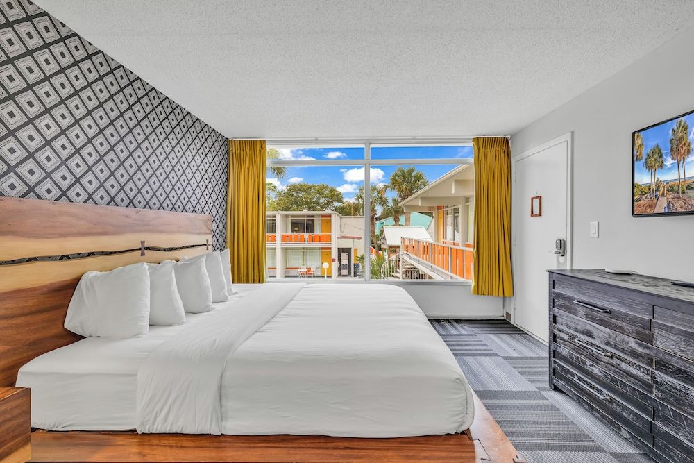 Standard Room, 1 King Bed, Non-Smoking