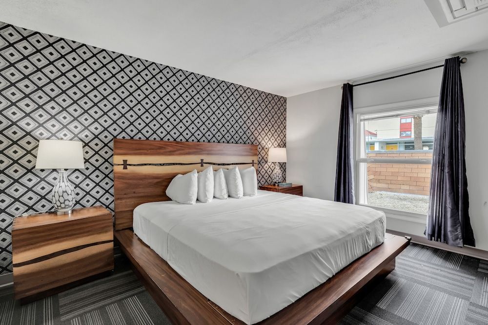 Standard Suite, 1 King Bed, Non-Smoking