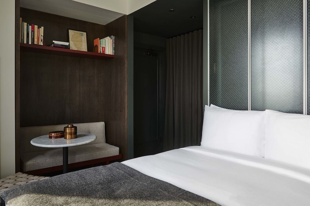 Standard Room, 1 Queen Bed