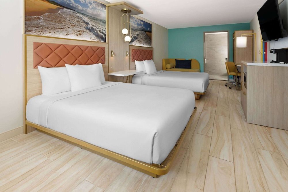Room, 2 Queen Beds, Accessible, Non Smoking (Yes)