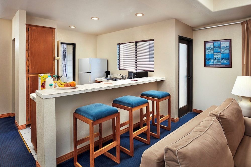 Seaport Village Inn Avalon Suite, Ocean View 4