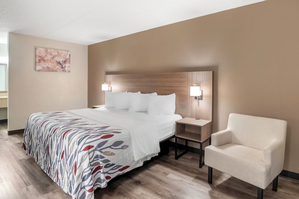 Superior Room, 1 King Bed, Accessible, Kitchenette (Roll-In Shower)