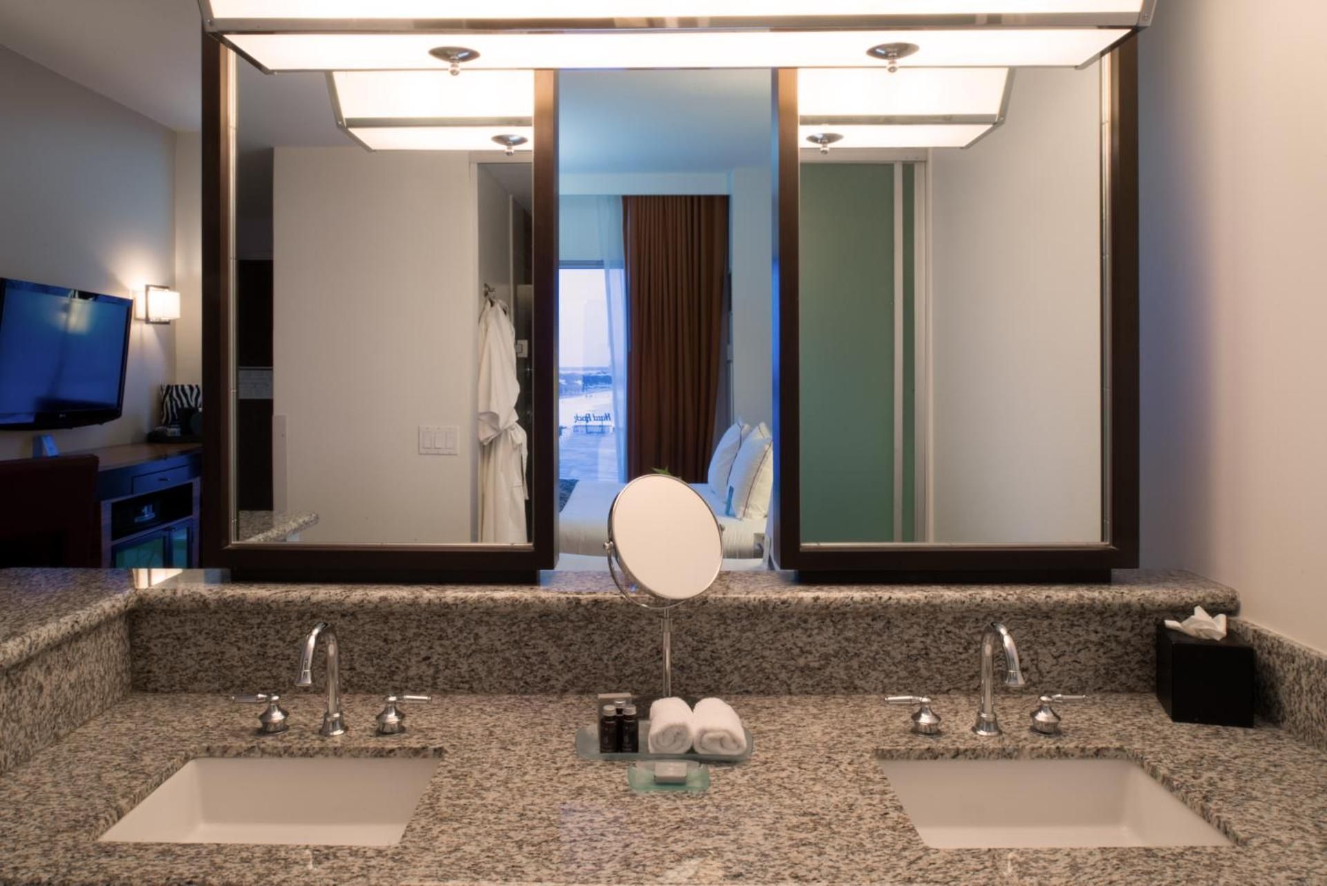 King Smoking Royal Tower with View