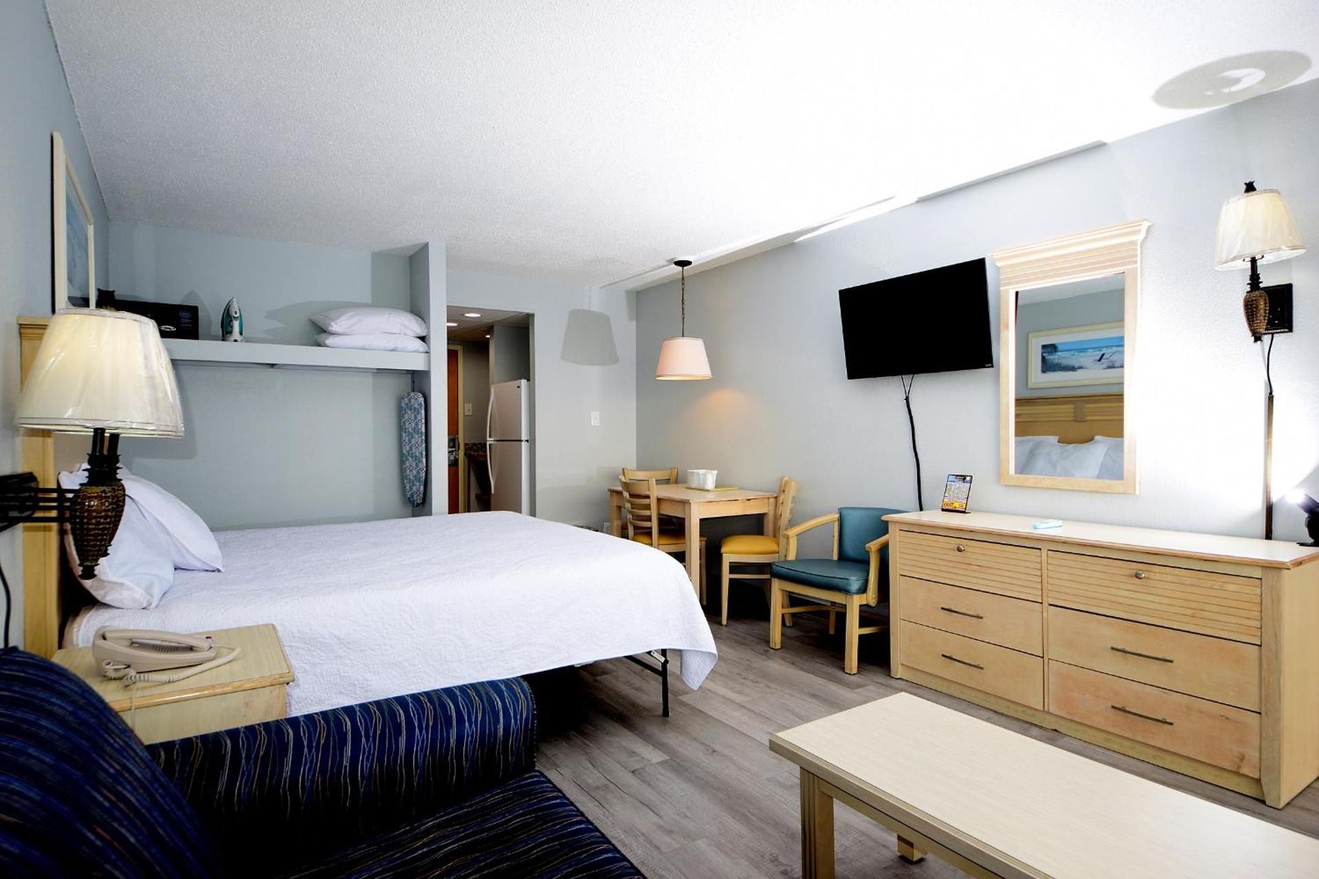 1 Bedroom Oceanfront (Non-Efficiency) with 1 King Bed and 1 Sleeper Sofa (Twin)  C2N