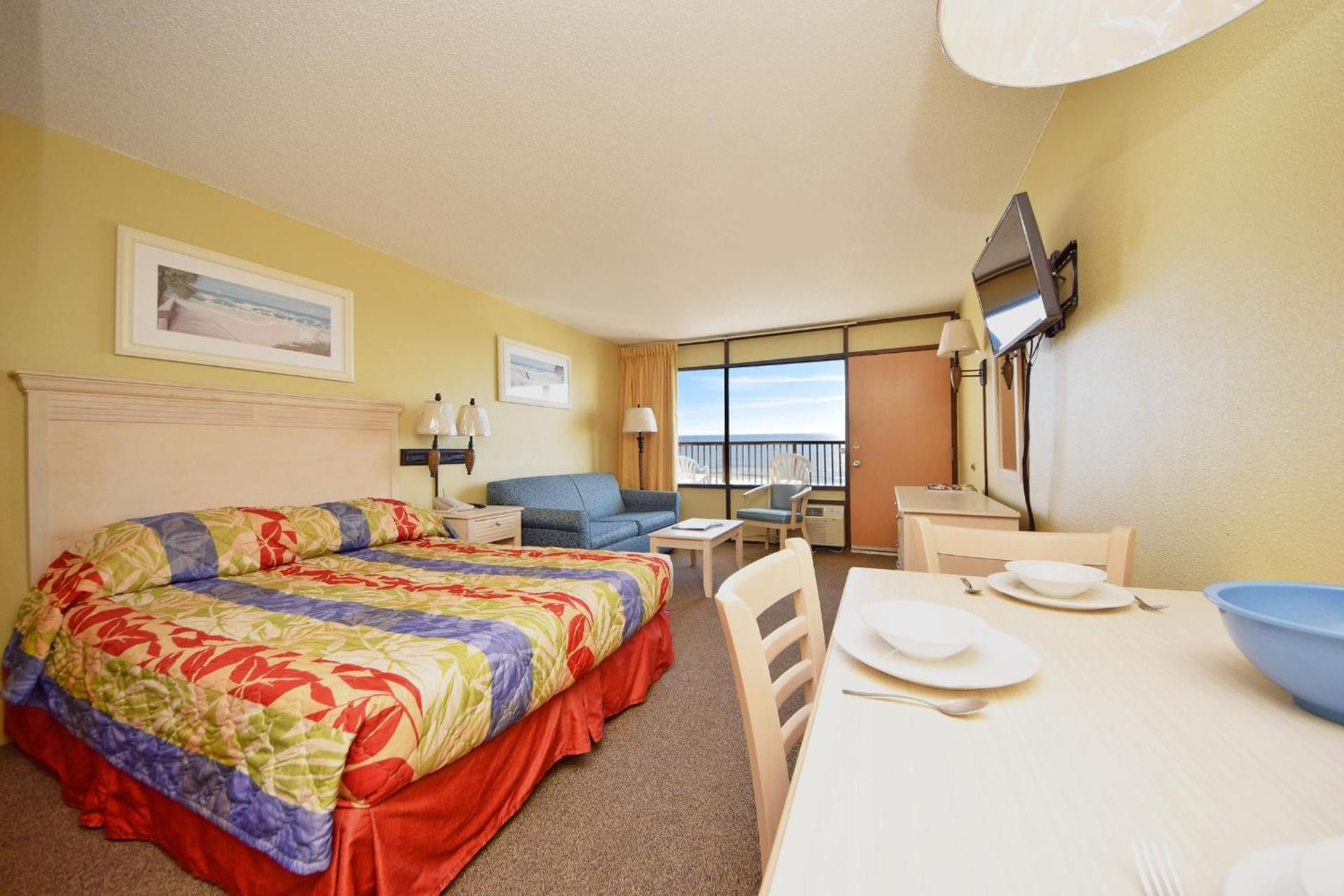 1 Bedroom Oceanfront Efficiency with 1 Queen Bed and 1 Sleeper Sofa (Double)  B2