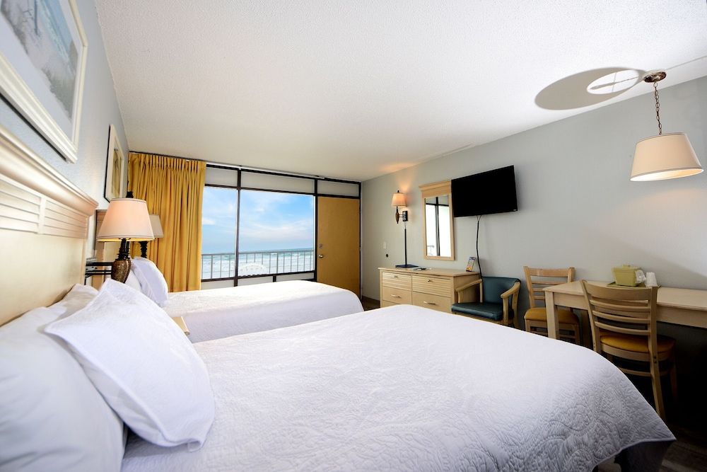 1 Bedroom Oceanfront (Non-Efficiency) with 2 Queen Beds - B1N