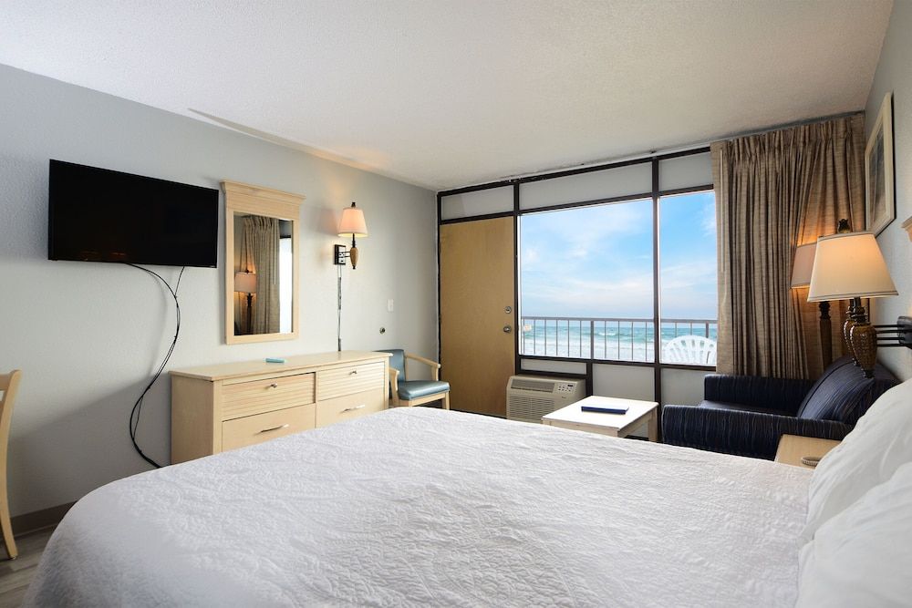1 Bedroom Oceanfront (Non-Efficiency) with 1 Queen Bed and 1 Sleeper Sofa - C1N