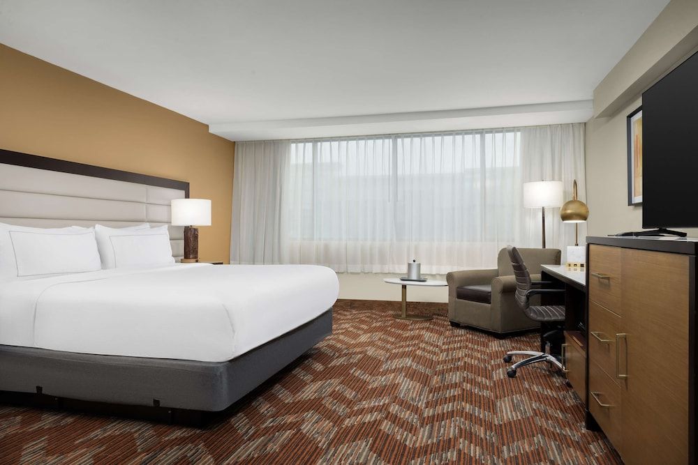 Room, 1 King Bed, Accessible (Hearing)