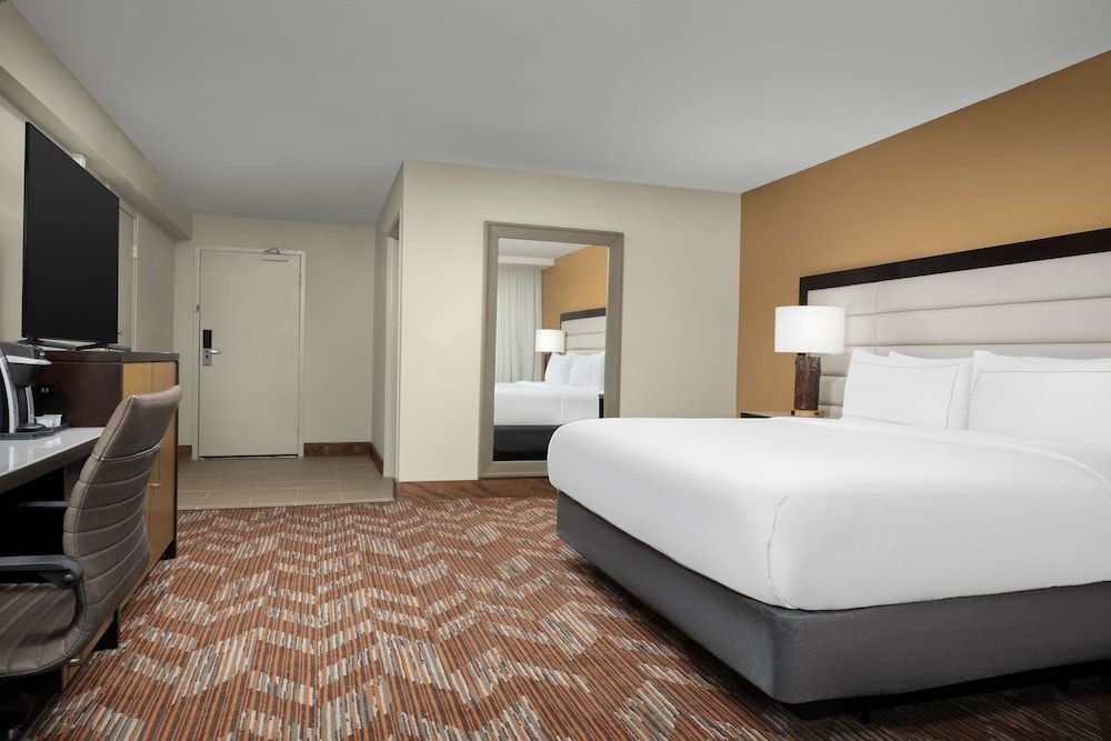 Room, 1 King Bed, Accessible (Hearing)