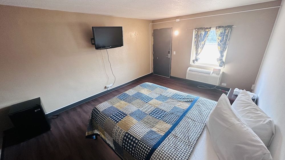 Standard Room, 1 Queen Bed, Non Smoking