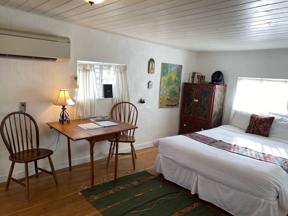 Basic Cabin, 1 Queen Bed (Georgia OKeefe Cabin)