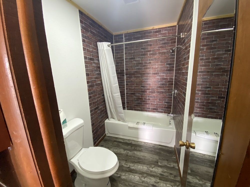 Rainbow Lodge Room, Private Bathroom (101,109,110) 10