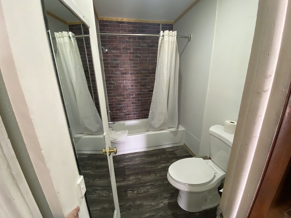 Rainbow Lodge Room, Private Bathroom (101,109,110) 8