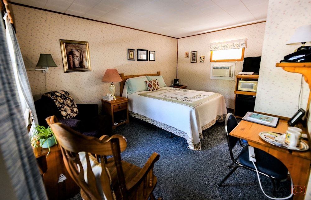 Standard Room, 1 Queen Bed