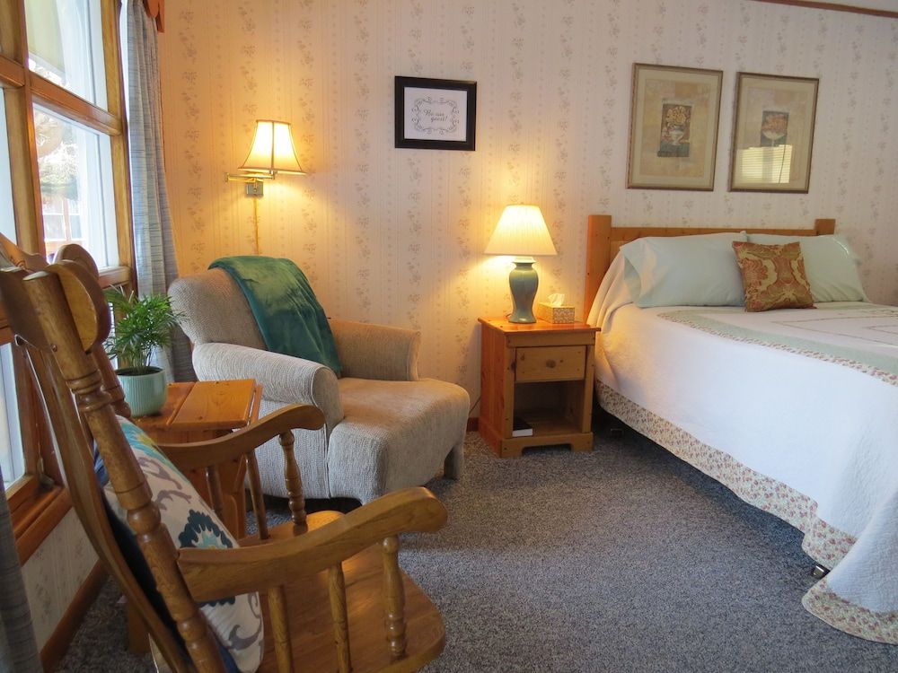 Standard Room, 1 Queen Bed