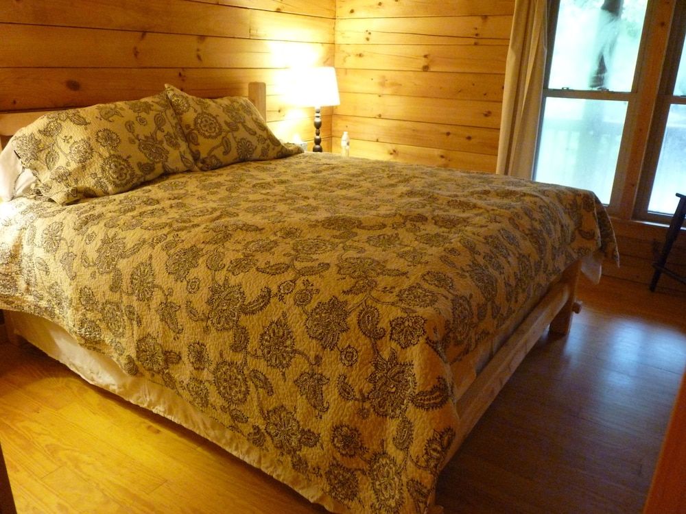 Comfort Cabin, 3 Bedrooms, Fireplace