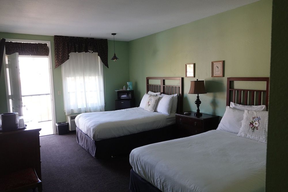 Julian Lodge Single Room, 2 Double Beds 2