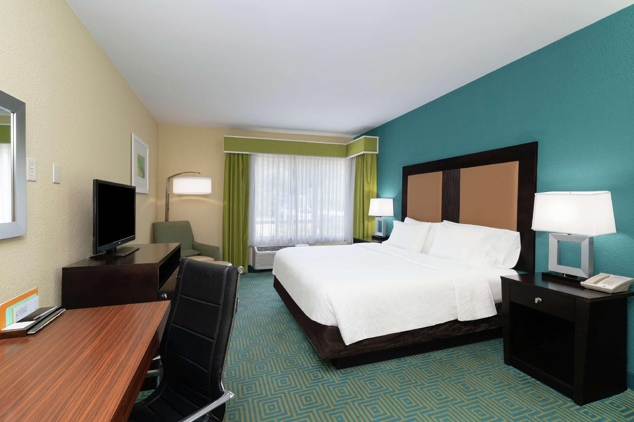 1 King Bed
