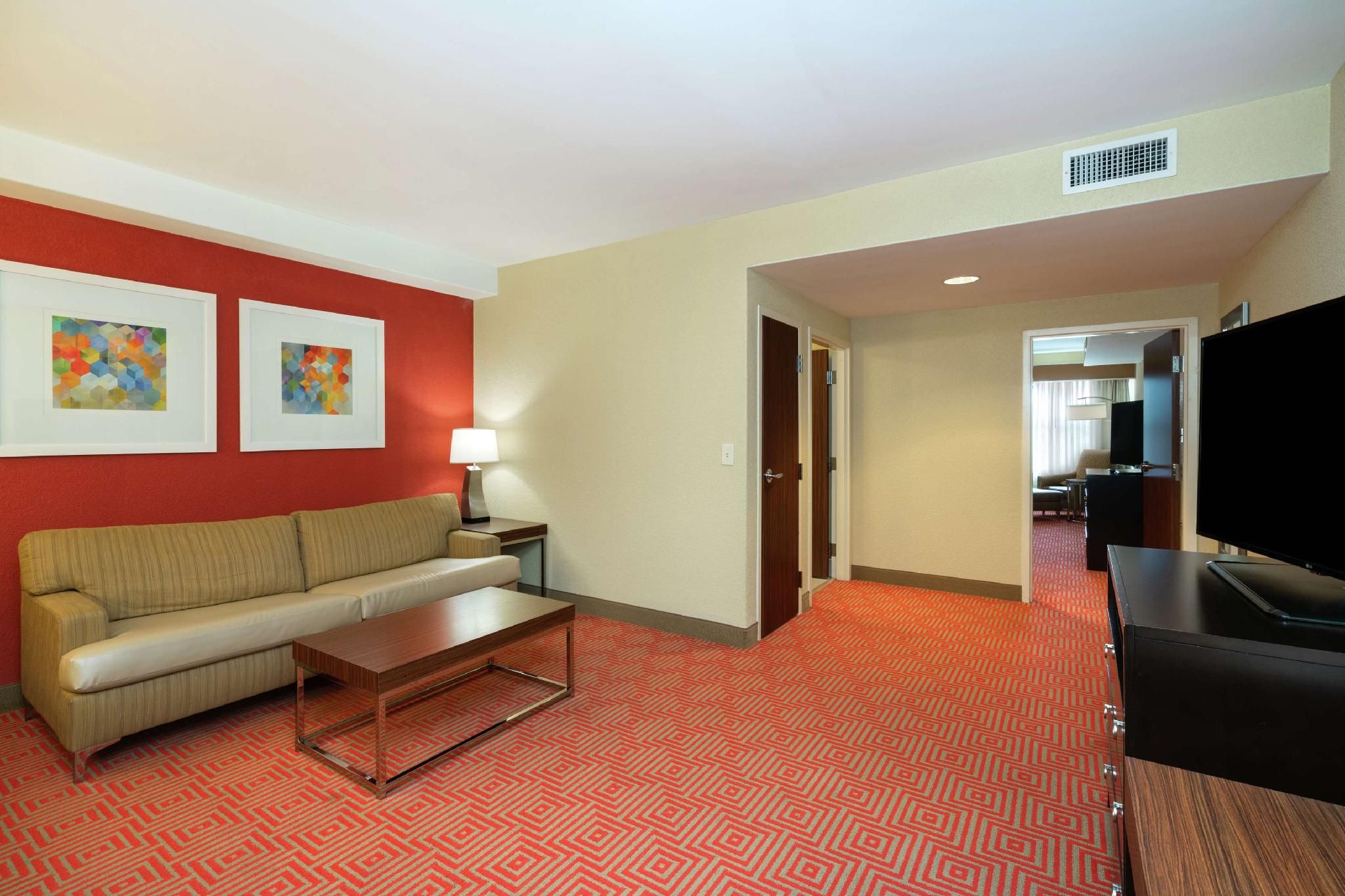 2 QUEEN BEDS 1 BEDROOM SUITE SOFABED