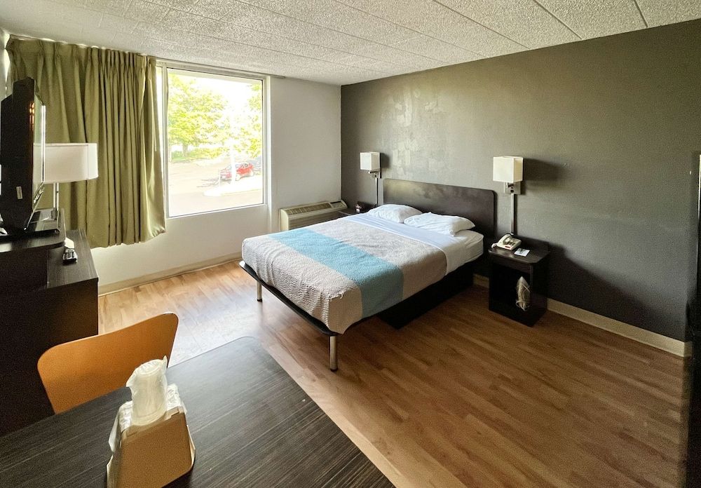 Studio 6 Suites Clarion, PA Standard Room, 1 King Bed, Smoking, Kitchen 3