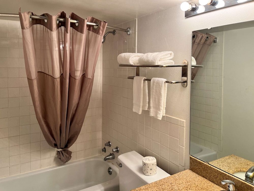 Studio 6 Suites Clarion, PA Standard Room, 1 King Bed, Smoking, Kitchen 4