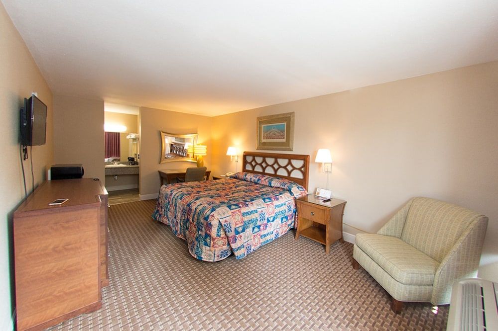 Standard Room, 1 King Bed, Non Smoking