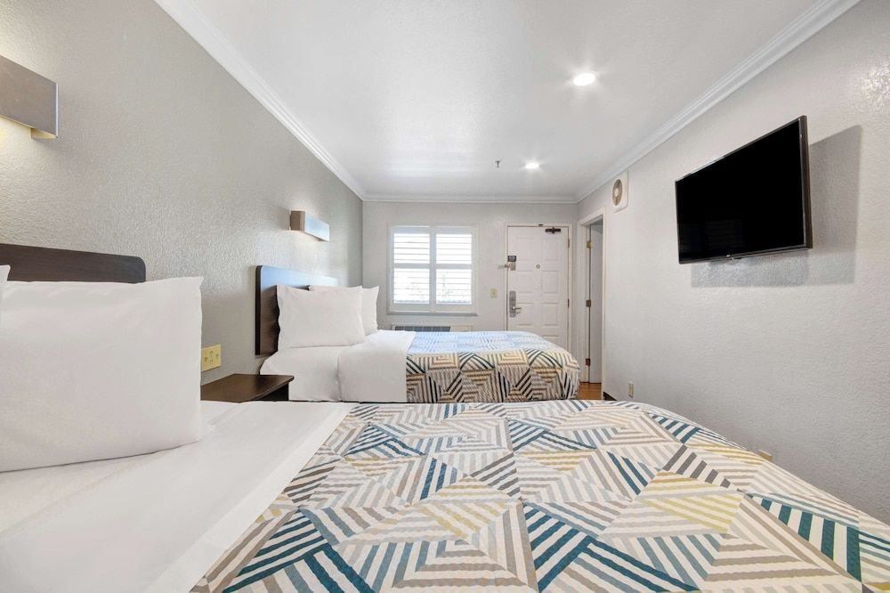 Deluxe Room, 2 Queen Beds, Accessible, Non Smoking