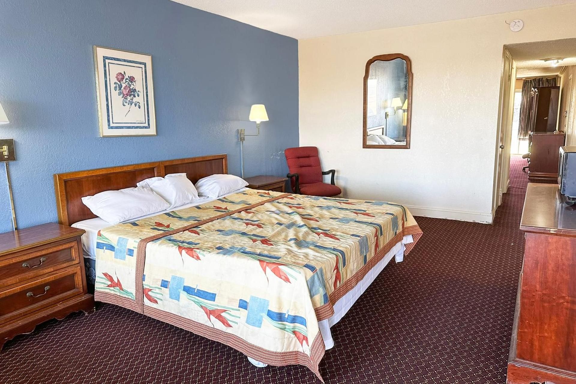 Full Bed Non-Smoking with Kitchenette