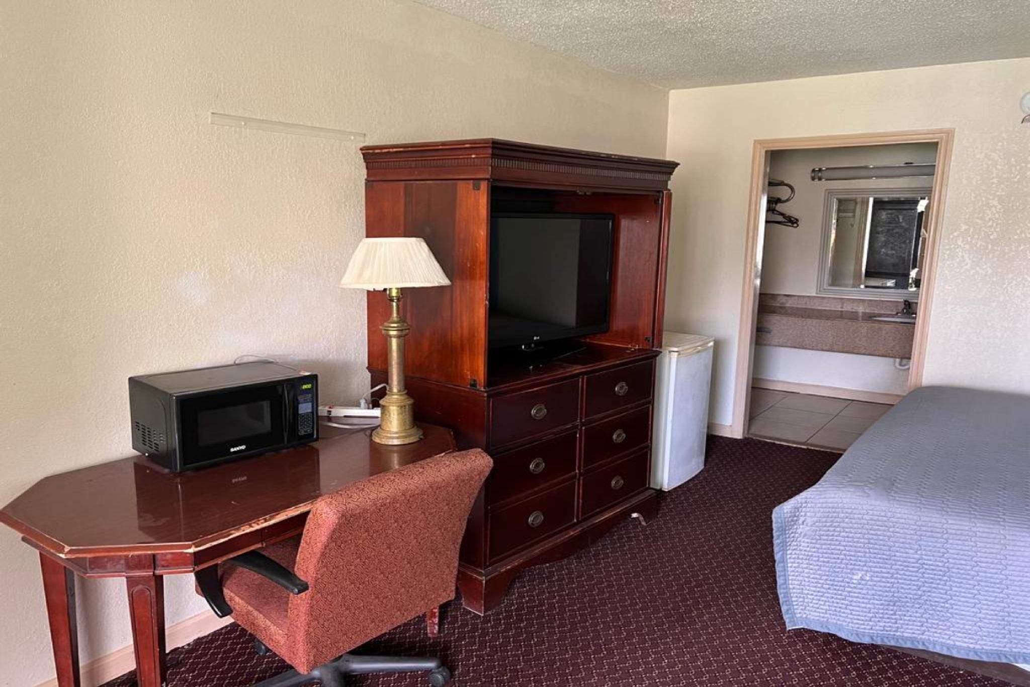 Super Inn & Suites by OYO Milledgeville King Bed Accessible Non-Smoking 3