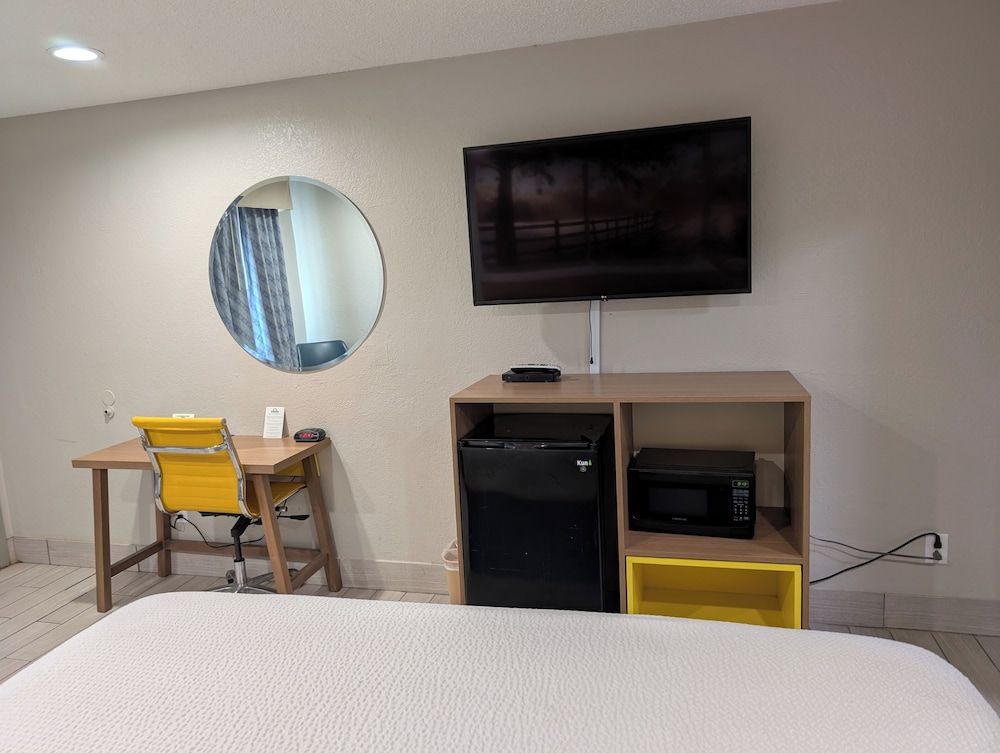 Days Inn by Wyndham Arcadia Louisiana Room, 1 King Bed, Non Smoking 11