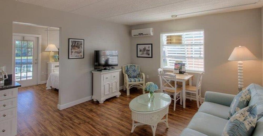 Matanzas Inn Bayside Resort and Marina Bayside Queen Suite w/ Balcony 4