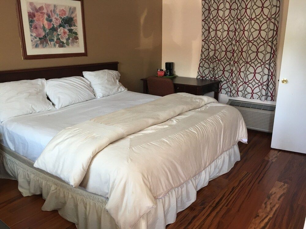 Aquastar Inn Standard Room, 1 King Bed 2