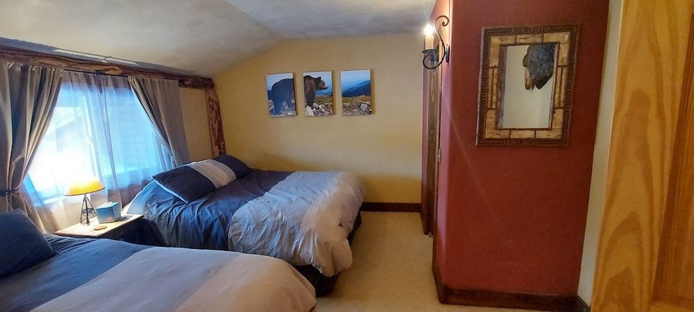 Northern Sky Lodge Bear Room (Second Floor) 4