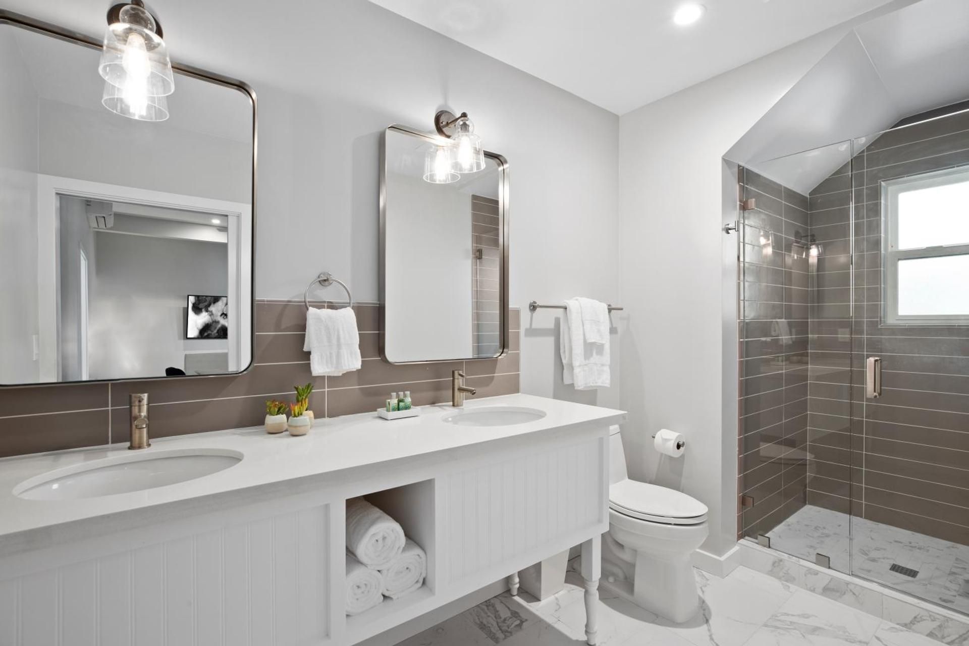 Standard Double Suite