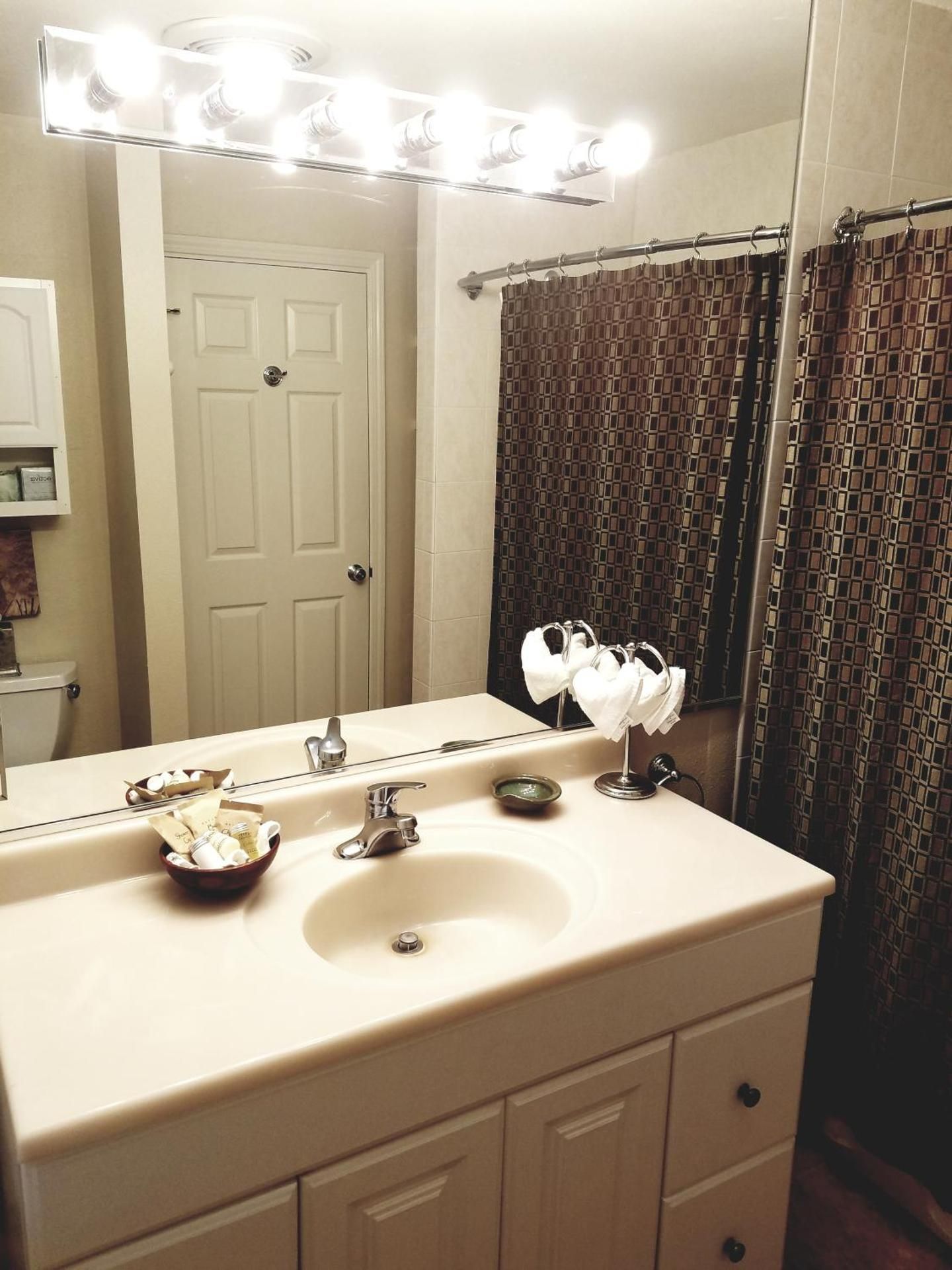 Los Gatos Garden Inn Hotel Executive Suite 13