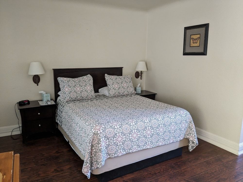 Los Gatos Garden Inn Hotel Accessible Executive Suite