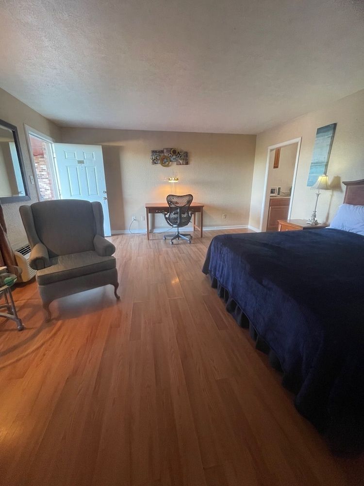 ANS Inn & Suites Deluxe Single Room, 1 Queen Bed, Non Smoking 22