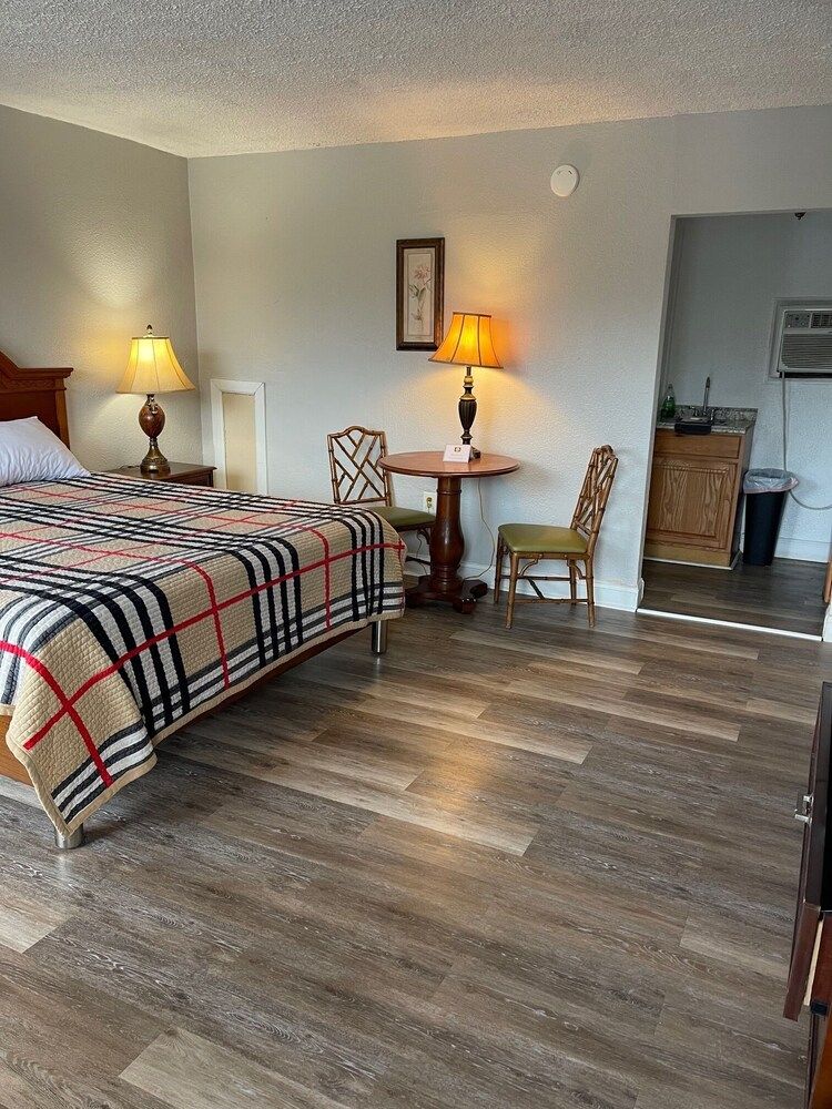 ANS Inn & Suites Deluxe Single Room, 1 Queen Bed, Non Smoking 23