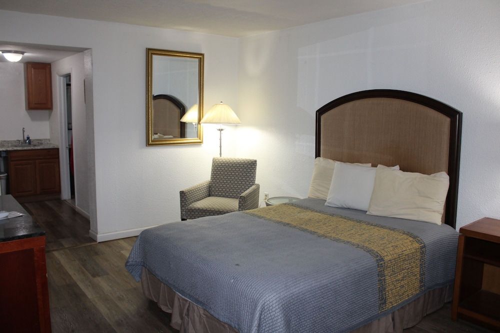 ANS Inn & Suites Deluxe Single Room, 1 Queen Bed, Non Smoking 11