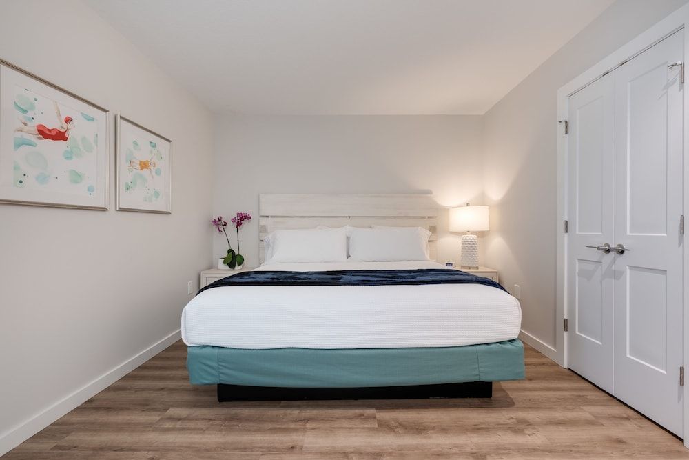 Deluxe Townhome, 2 King and Queen, 3 Bedroom, Bay or Pool View, Poolside