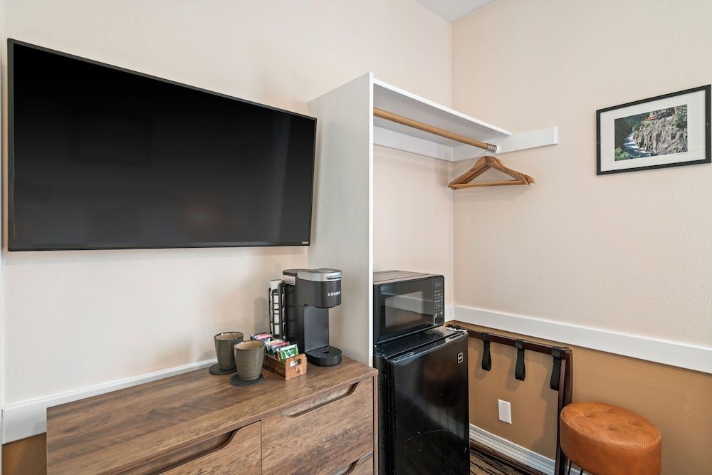 The Bent Elbow Hotel Traditional Single Room, 1 Queen Bed, Non Smoking 5