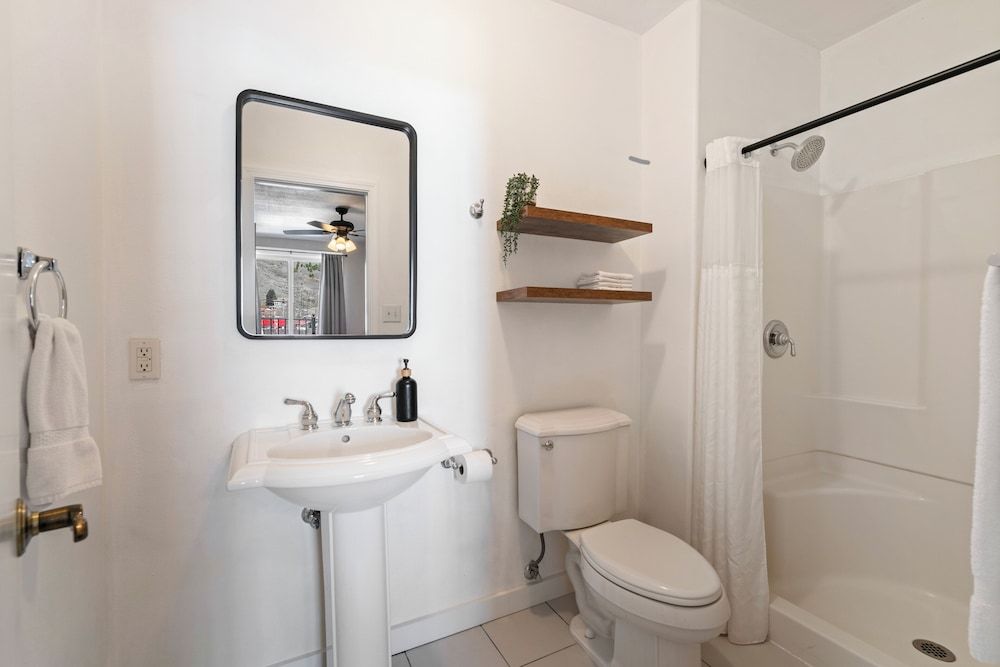 The Bent Elbow Hotel Traditional Single Room, 1 Queen Bed, Non Smoking 4