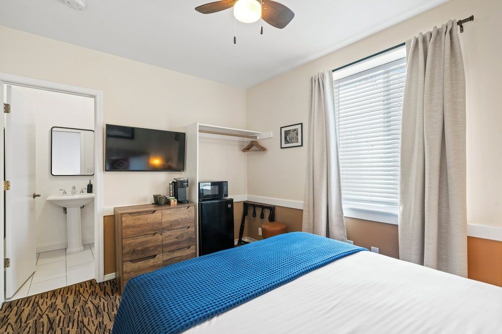 The Bent Elbow Hotel Traditional Single Room, 1 Queen Bed, Non Smoking 3