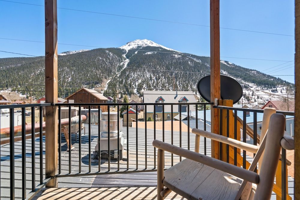 The Bent Elbow Hotel Presidential Cottage, 1 King Bed, Non Smoking, Mountain View 5