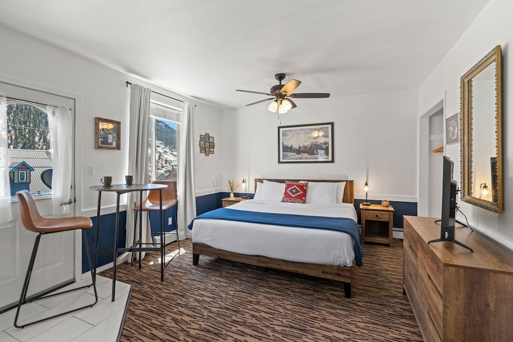 The Bent Elbow Hotel Presidential Cottage, 1 King Bed, Non Smoking, Mountain View