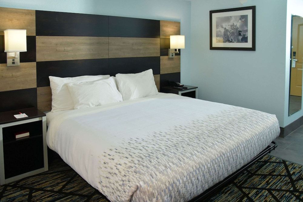 Suite, 1 King Bed, Non Smoking
