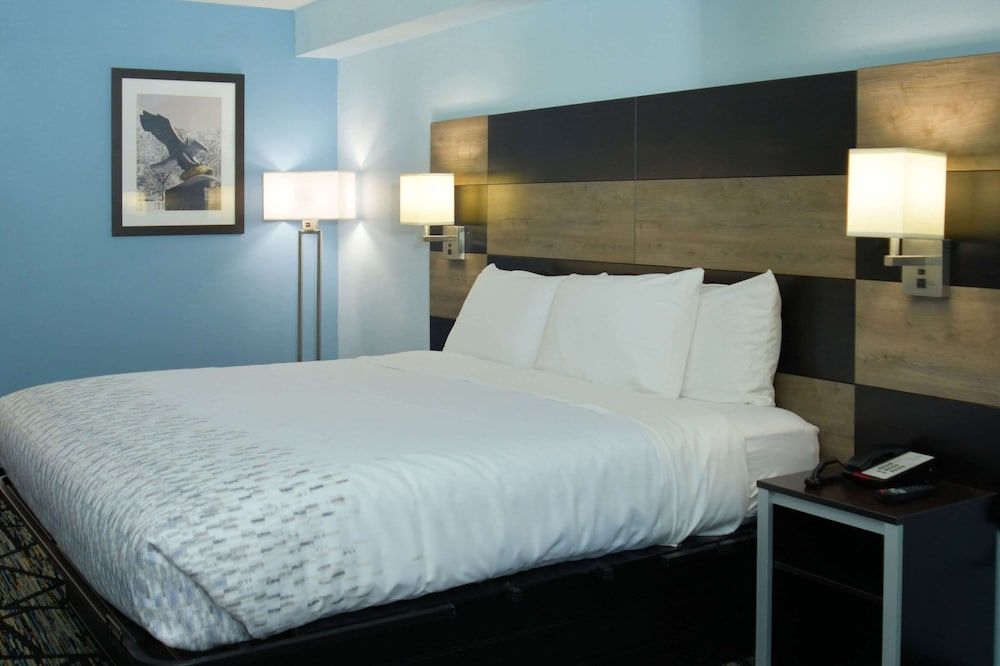 Suite, 1 King Bed, Non Smoking