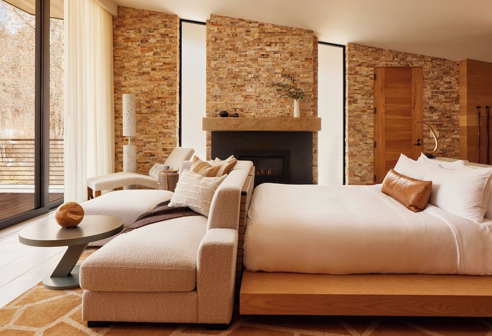 Room (Creek House)