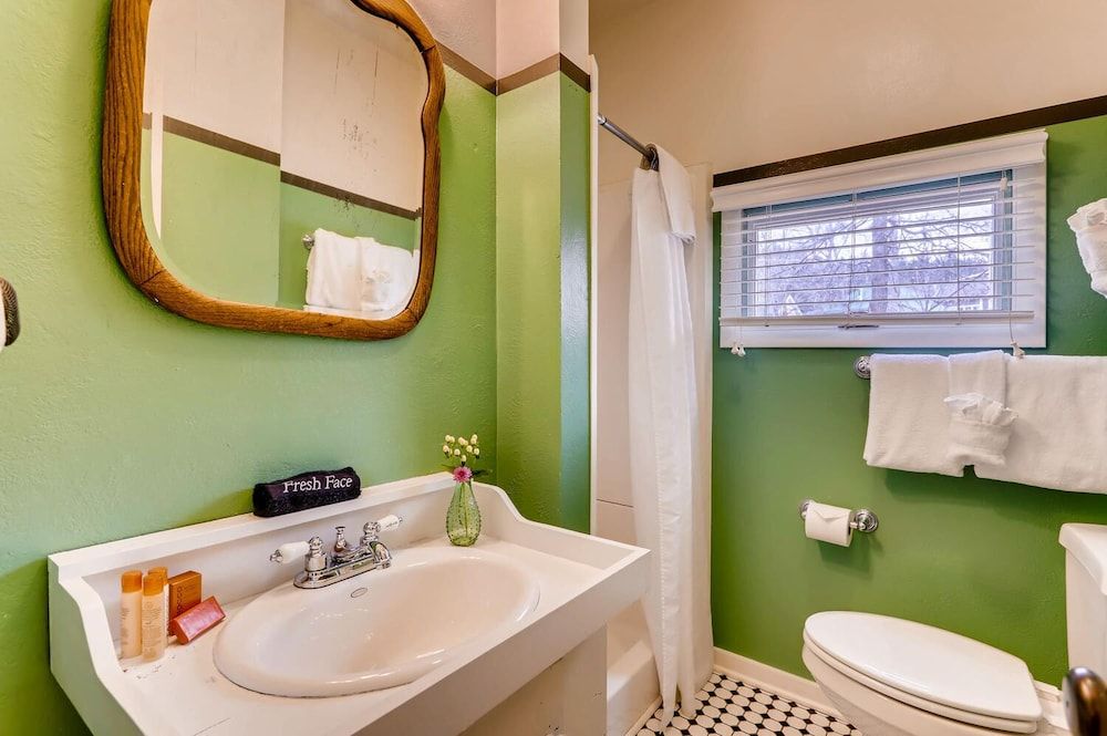 Colorado Chautauqua Standalone Three Bedroom Cottage with Full Kitchen 6